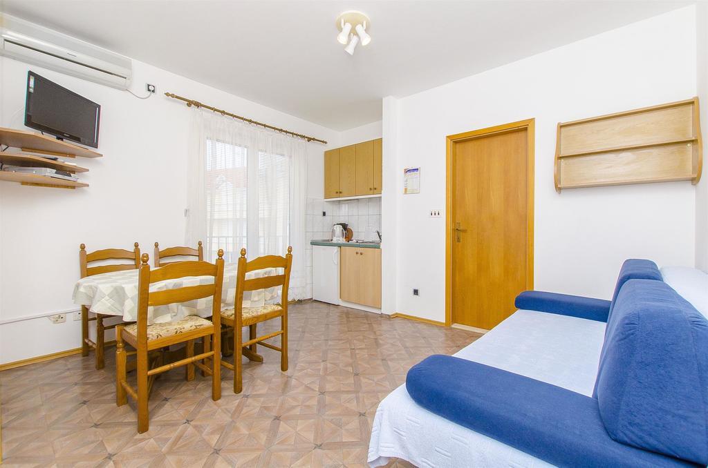 טרוגיר Apartments And Rooms Iva מראה חיצוני תמונה