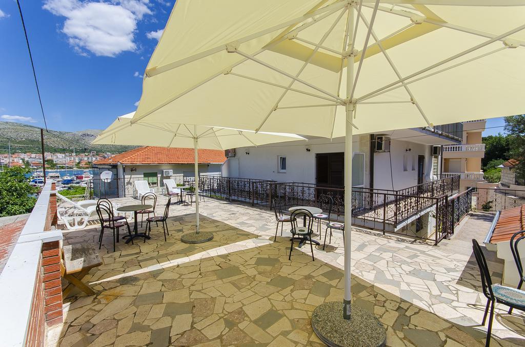 טרוגיר Apartments And Rooms Iva מראה חיצוני תמונה