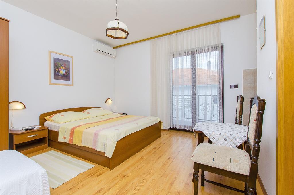 טרוגיר Apartments And Rooms Iva מראה חיצוני תמונה