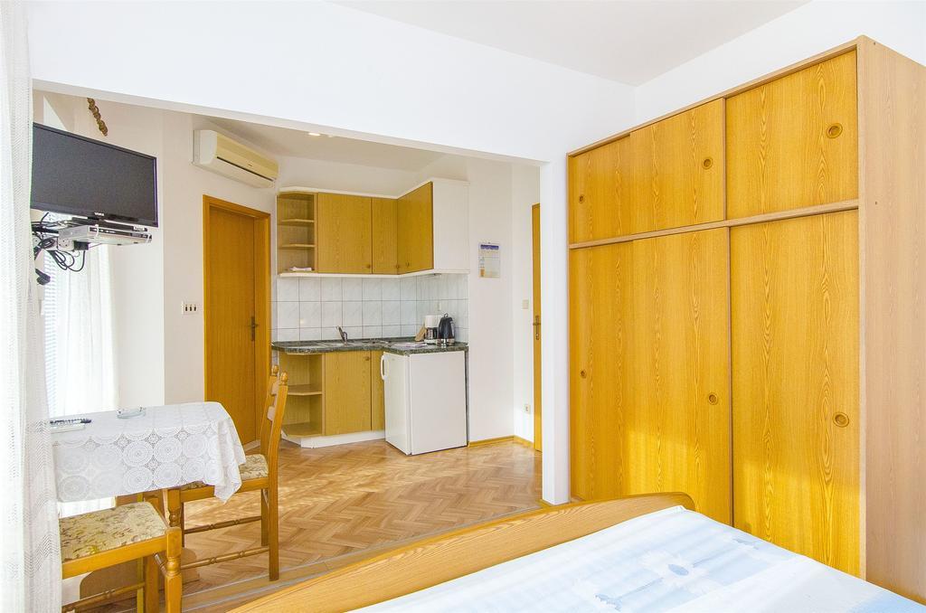 טרוגיר Apartments And Rooms Iva מראה חיצוני תמונה