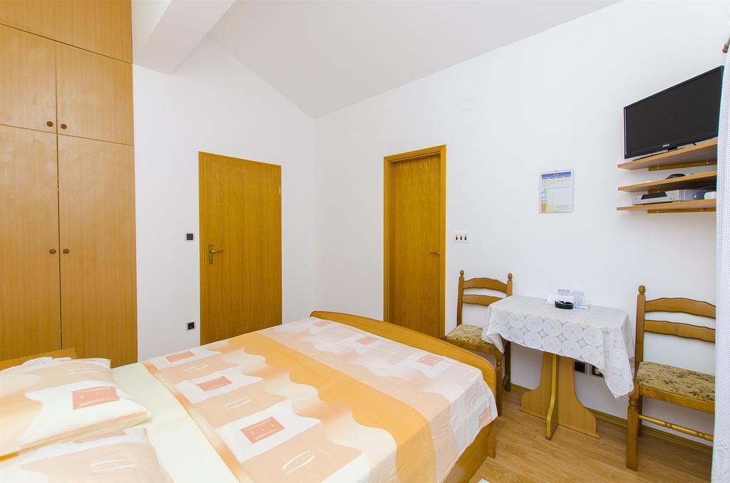 טרוגיר Apartments And Rooms Iva מראה חיצוני תמונה
