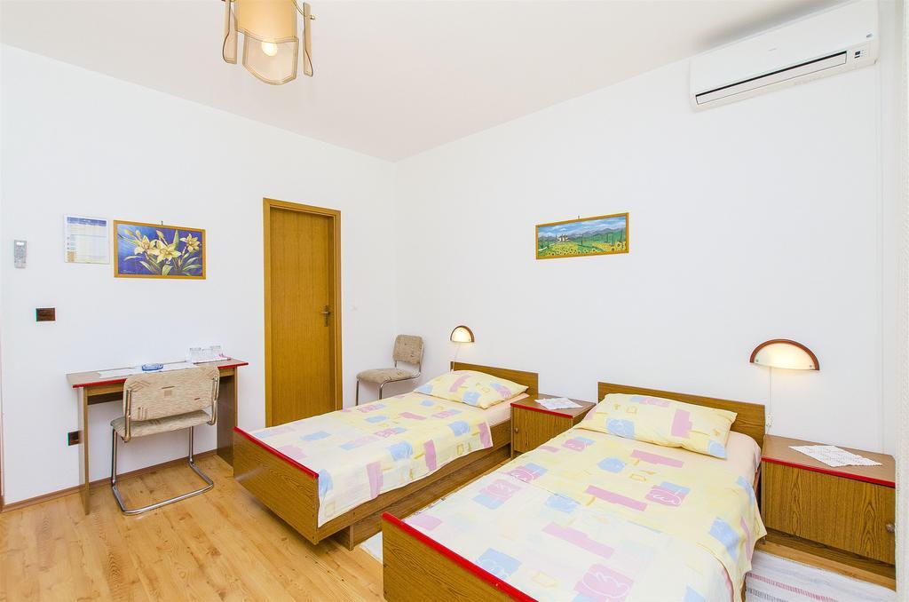 טרוגיר Apartments And Rooms Iva מראה חיצוני תמונה